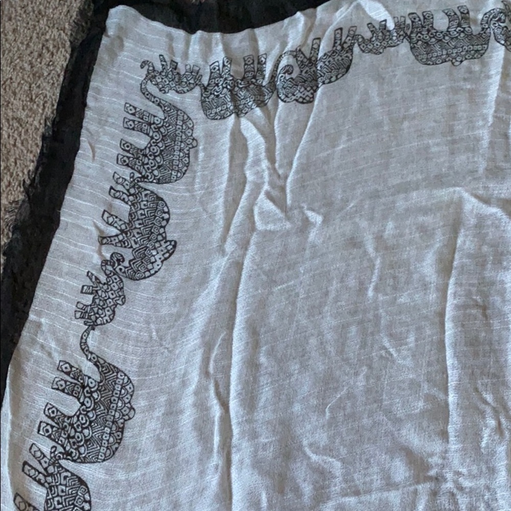 Elephant scarf - Picture 3 of 3